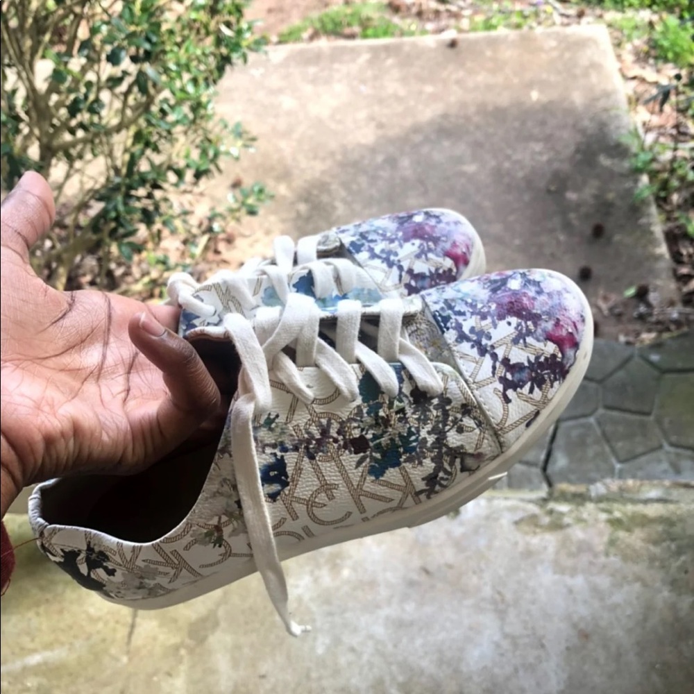 Women’s shoes
